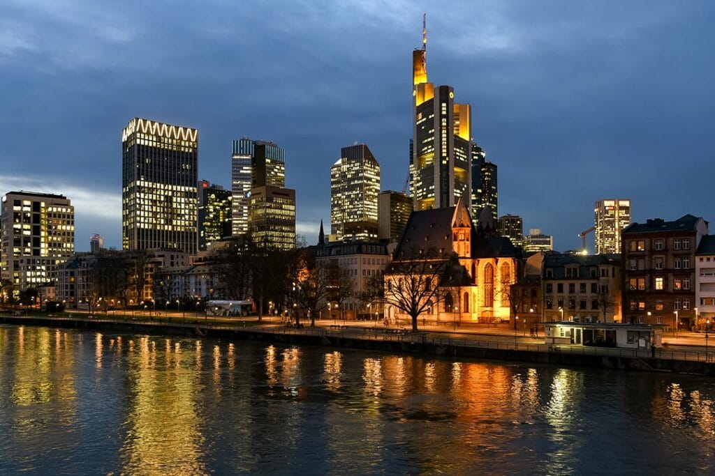 Ciudad de Frankfurt donde tuvo lugar el congreso EuroSpine 2023