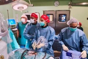 Dra Elsa Gonzalez en primera endoscopia Ciudad Real Albacete