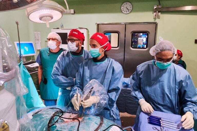 Dra Elsa Gonzalez en primera endoscopia Ciudad Real Albacete