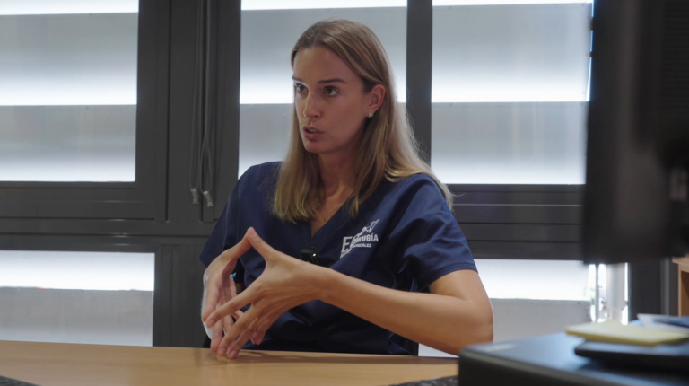 Dra. Elsa González en reportaje sobre lesiones medulares